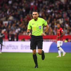 Auxerre/PSG - The referee unveiled, lots of cards and penalties!