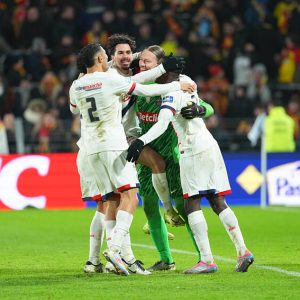 Lens/PSG - Safonov savors shyly