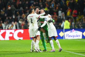 Lens/PSG - Safonov savors shyly