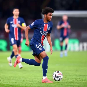 Official - PSG announce first professional contract for promising Titi!