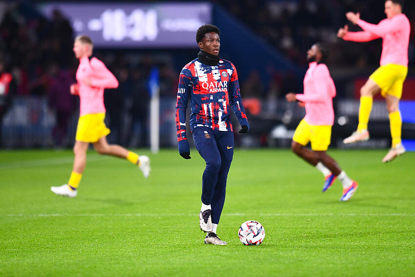 Official - PSG extend their contract with a Titi!  