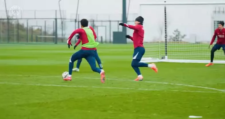 Relive Thursday's PSG training session with the players