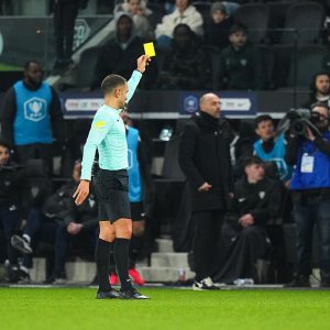 Rennes/PSG - The referee of the match, little experience but a lot of cards  