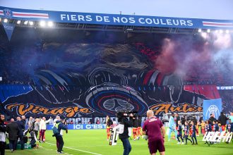 PSG/Aston Villa - Many Villans fans at the Parc des Princes and around  
