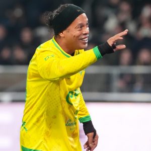 Ronaldinho declares his love for PSG and wishes them the UCL  