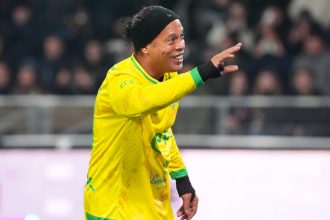 Ronaldinho declares his love for PSG and wishes them the UCL  