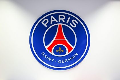 Official - PSG announce the signing of a professional contract  