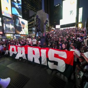 Chelsea/PSG - Incredible images of the Collectif Ultras Paris in Times Square  