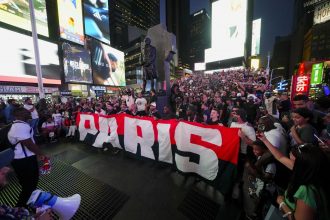 Chelsea/PSG - Incredible images of the Collectif Ultras Paris in Times Square  
