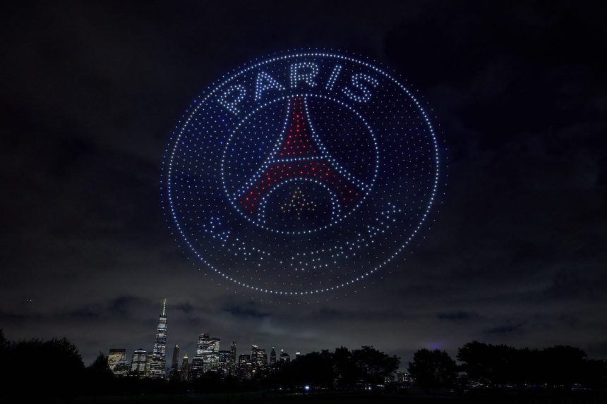 Transfer - A recruit arrives at PSG from the United States  