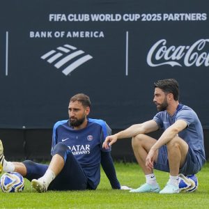 Donnarumma's agent slams and threatens PSG  