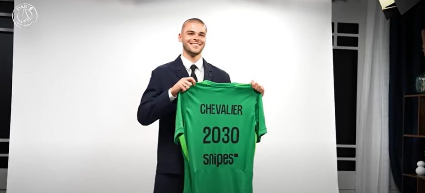 Chevalier's first words and steps at PSG on video!  