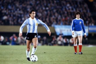 Osvaldo Ardiles' strong words before PSG reunion  