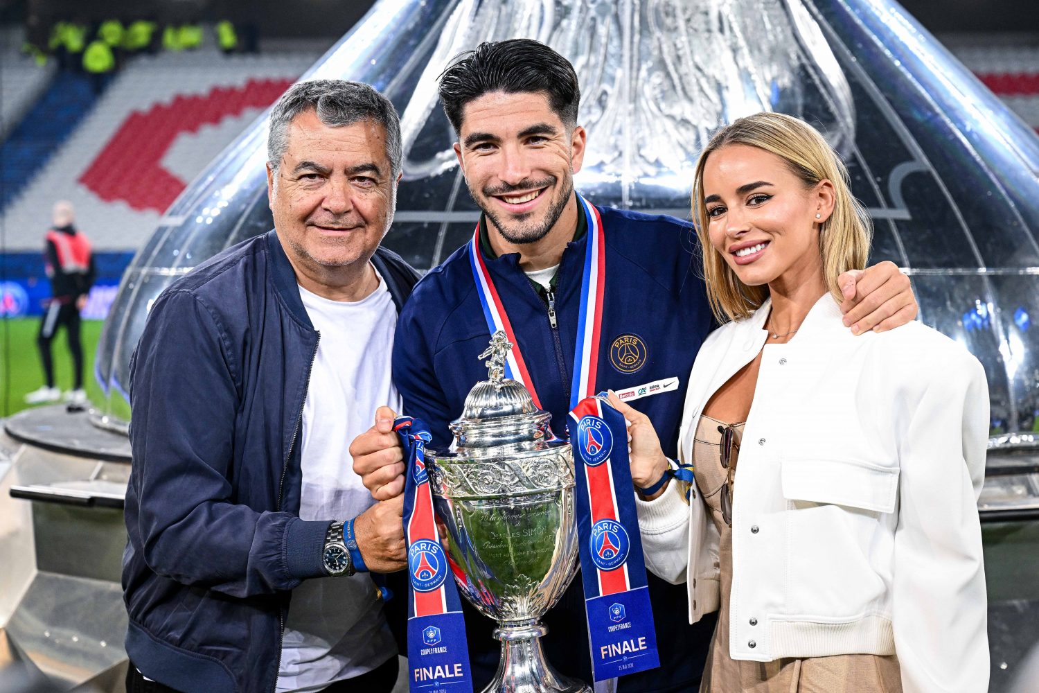 Carlos Soler bids emotional farewell to PSG