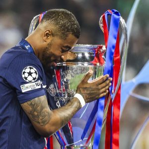 A tribute to Kimpembe at the Parc des Princes? The answer is in  