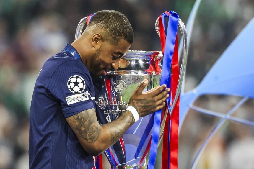 A tribute to Kimpembe at the Parc des Princes? The answer is in  