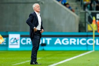 Deschamps defends his actions following Dembélé's injury  