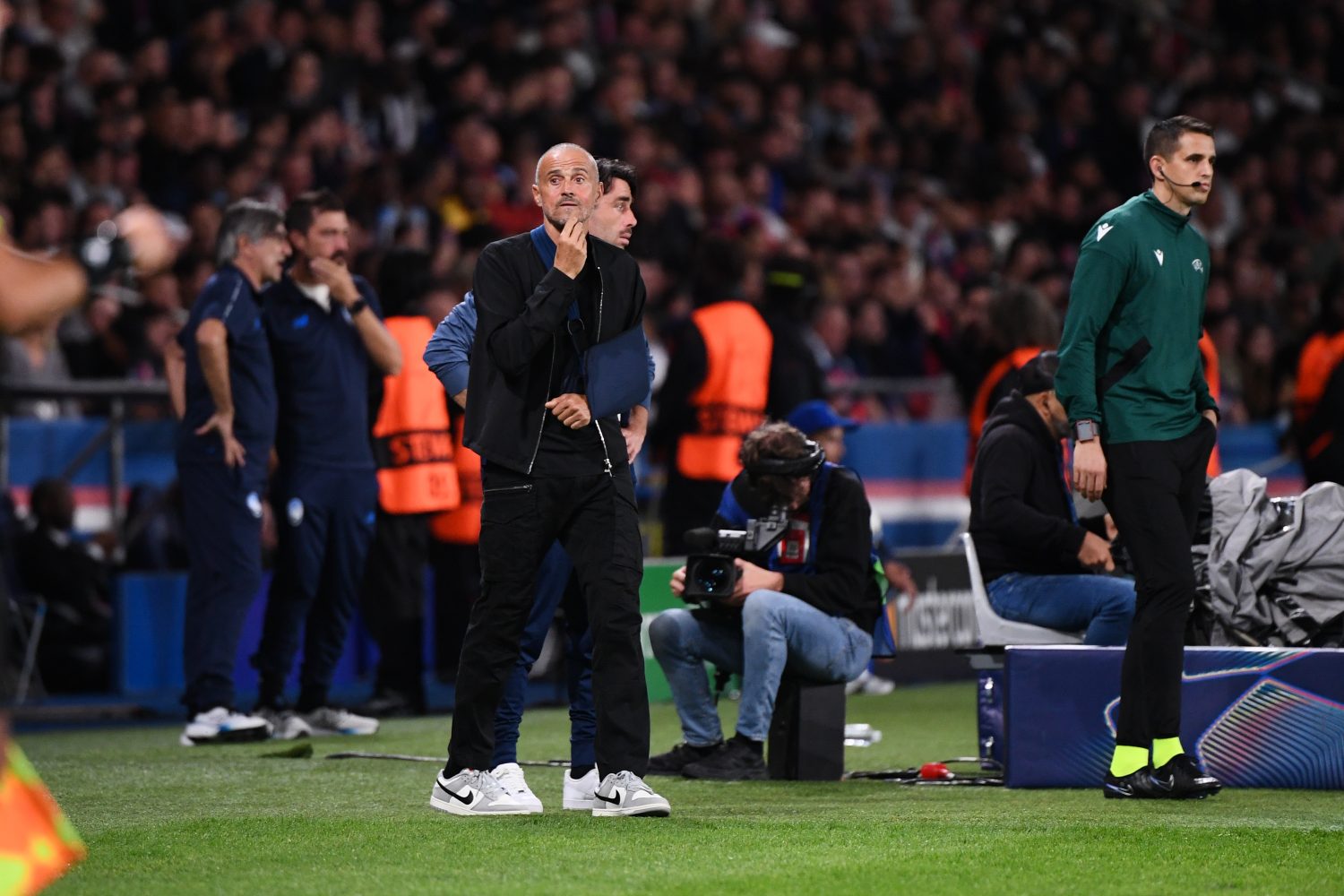Barcelona vs PSG - The press conference with Luis Enrique and Hakimi live