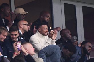 Kylian Mbappé looks back on his celebration during Lille vs PSG  