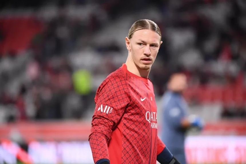 Safonov cash on his situation at PSG: "I am not satisfied"  