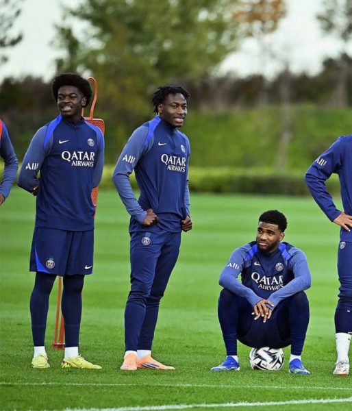 A new player joins PSG's professional team!   A new player joins PSG's professional team!