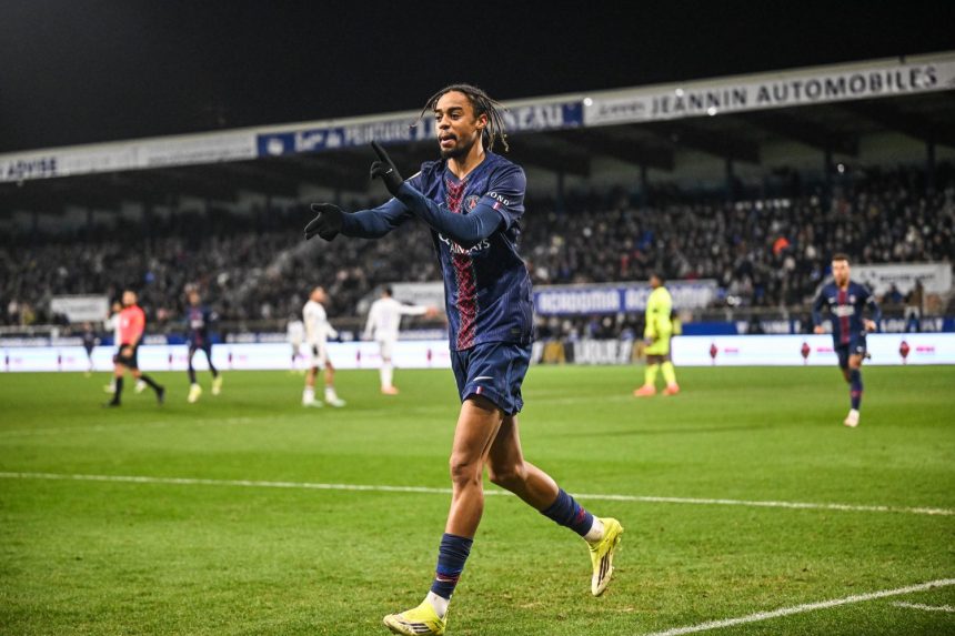 Auxerre vs PSG - Barcola enjoys the victory and his goal Auxerre vs PSG - Barcola enjoys the victory and his goal