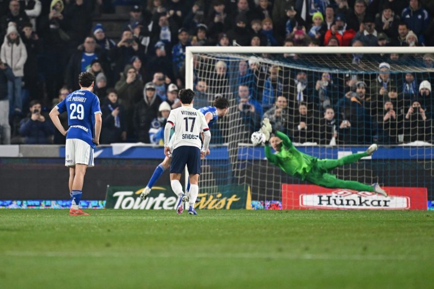 Strasbourg vs PSG – Safonov shivers after his penalty save! Strasbourg vs PSG – Safonov shivers after his penalty save!