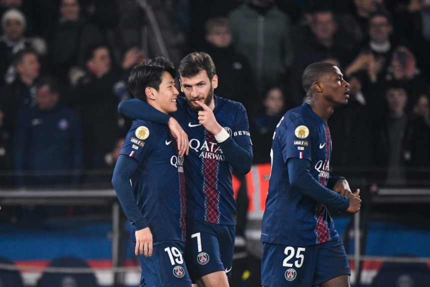 Lee Kang-In wins another trophy! Lee Kang-In wins another trophy!