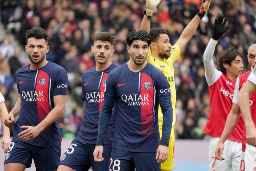 Carlos Soler spills the beans about his time at PSG! Carlos Soler spills the beans about his time at PSG!