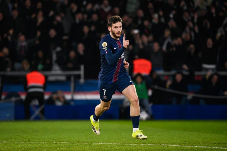 Kvaratskhelia opens up about signing with PSG: "I didn't think about it."  