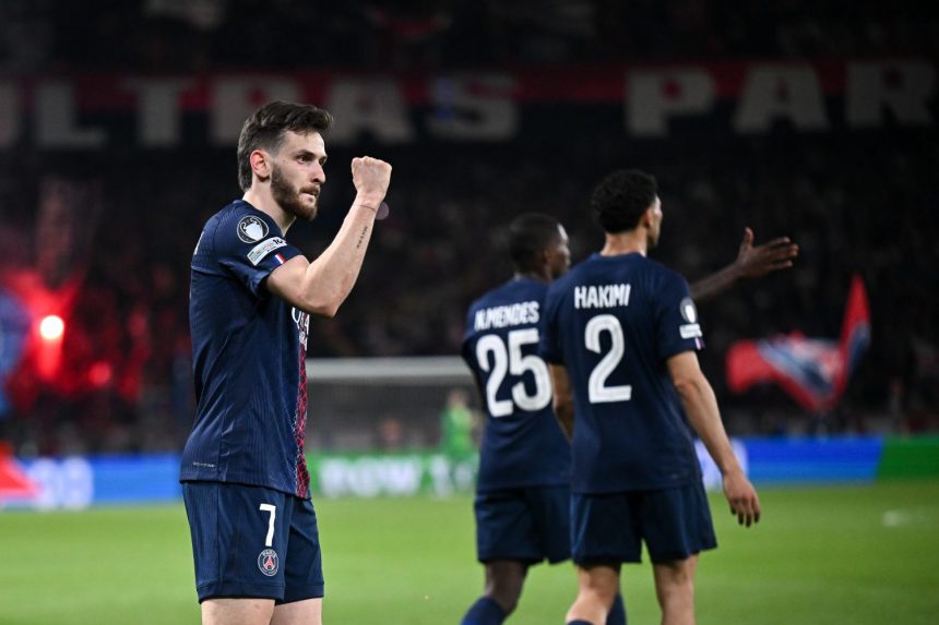 PSG - Kvaratskhelia's father sets the record straight about his future  