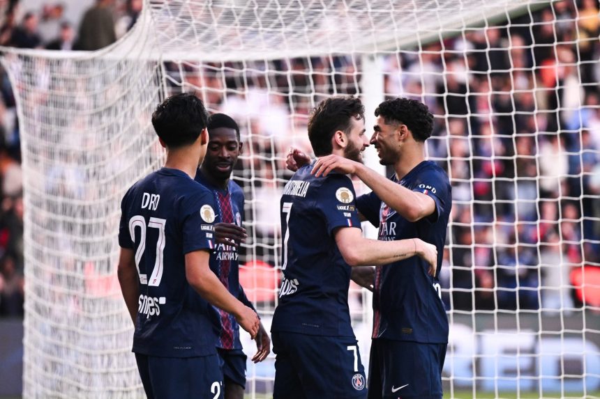 PSG vs Bayern Munich - Paris City Hall decked out in the club's colors until the return  