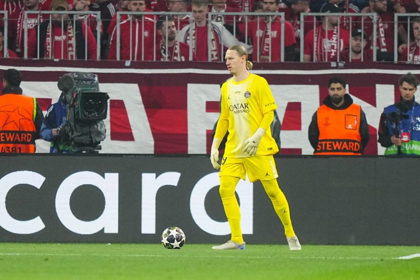 Bayern vs PSG - Safonov clearing the ball out was a tactical decision.  