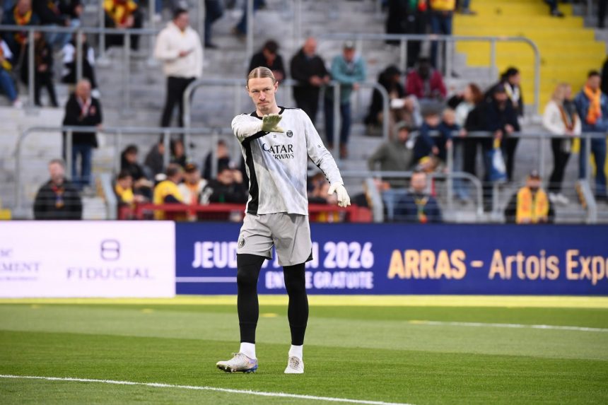 Lens vs PSG - Safonov speaks about the title and the famous throw-ins  