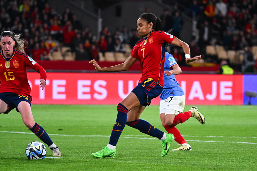 Transfer – PSG making progress on a key signing from Barça.  