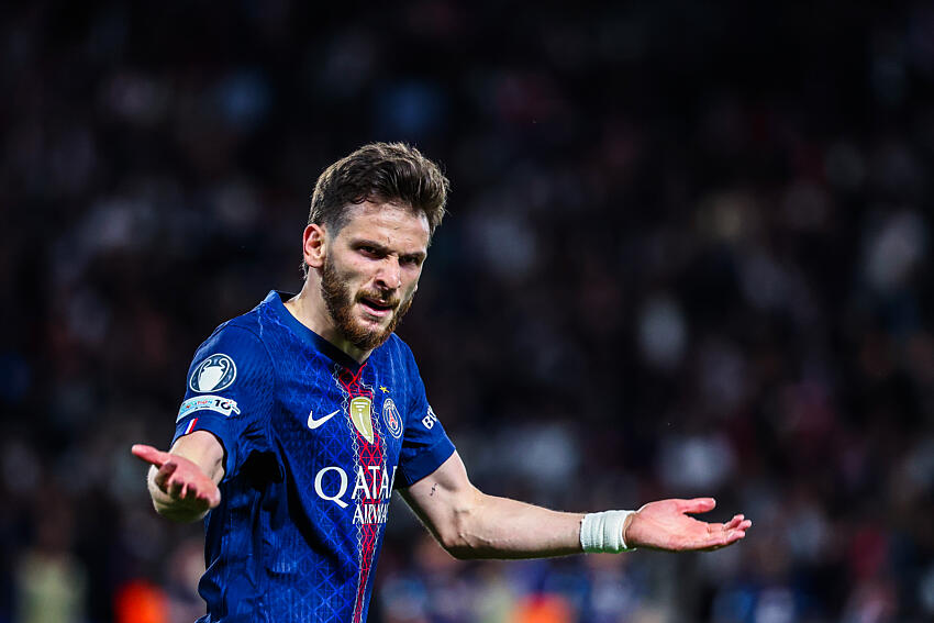 Transfer news – PSG wants to extend Kvaratskhelia's contract before his potential Ballon d'Or win.  