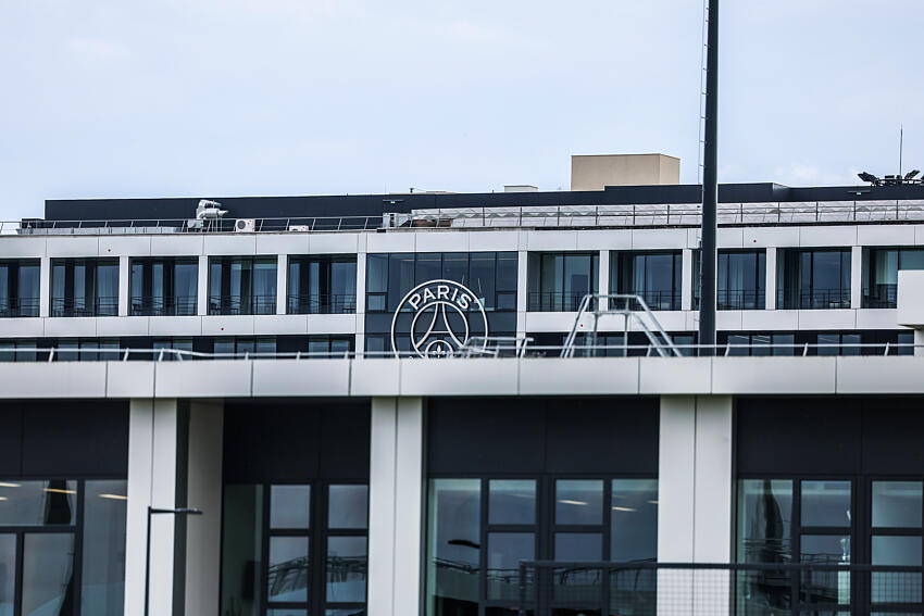 Official - PSG announces a wave of 8 new signings!  