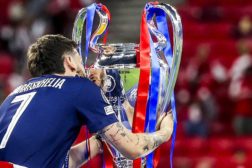 Transfer news – PSG has made a decision on Kvaratskhelia's future.  