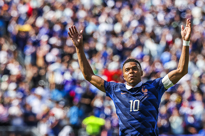 Mbappé becomes the all-time top scorer for Les Bleus!  