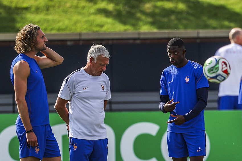 "A bone to pick," Deschamps criticizes the media over Dembélé  