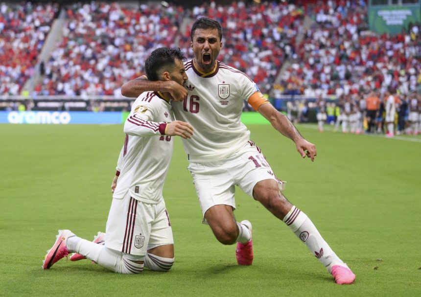 Video highlights of Uruguay vs. Spain (0-1): La Roja finish first, Uruguayans eliminated!  