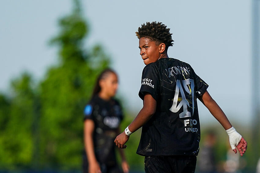 Official – Lafontaine signs her professional contract with PSG!  