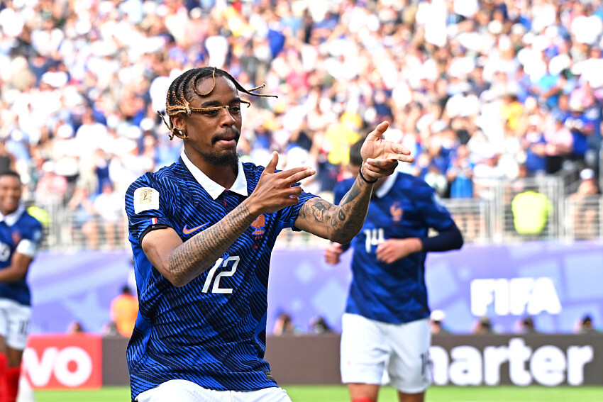 Transfer news – PSG closing in on Digne and Diomandé; firm stance on Barcola. Transfer news – PSG closing in on Digne and Diomandé; firm stance on Barcola.