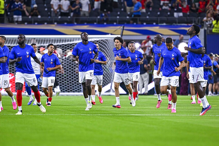 France vs. England – The French lineup announced with Mbappé on the left. France vs. England – The French lineup announced with Mbappé on the left.