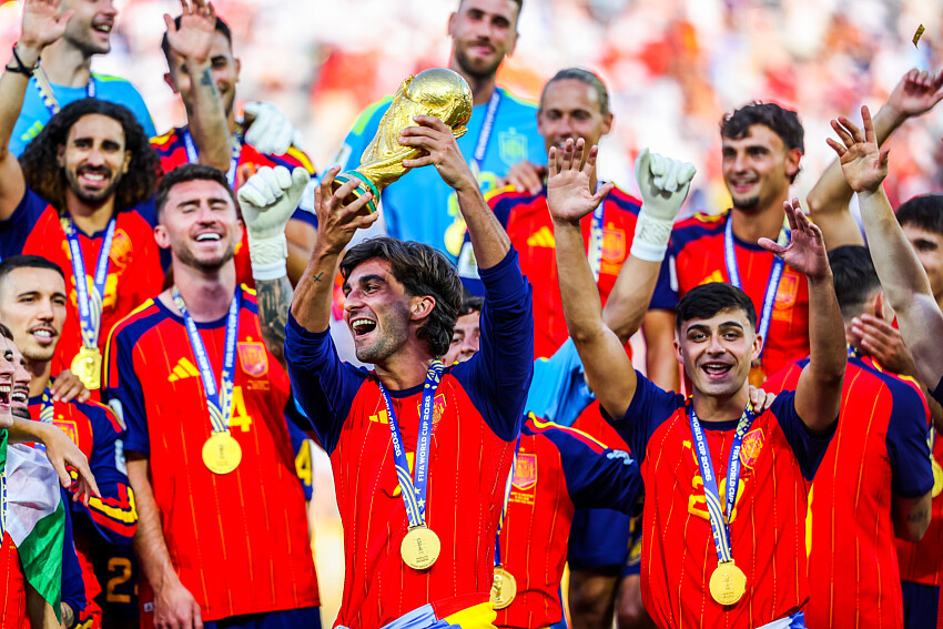 Transfer news – Ferran Torres speaks out again about his future.  