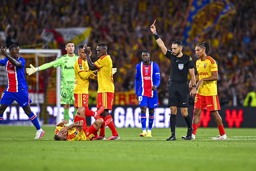 PSG's surprise following Nuno Mendes' red card against Lens PSG's surprise following Nuno Mendes' red card against Lens