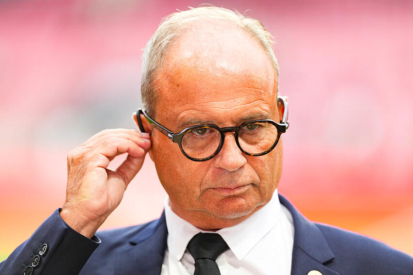 Barcola, Mbaye, new signings... Luis Campos discusses PSG's transfer window. Barcola, Mbaye, new signings... Luis Campos discusses PSG's transfer window.