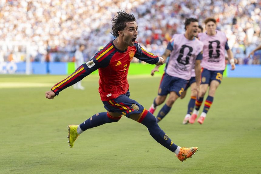 Official – Torres leaves Barça and signs for PSG.  