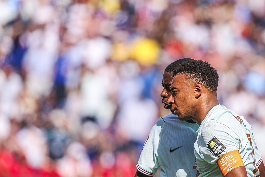 Mbappé responds to the Ballon d'Or controversy involving Dembélé. Mbappé responds to the Ballon d'Or controversy involving Dembélé.