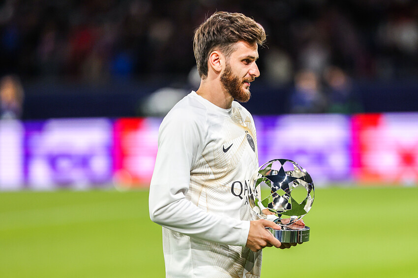 Kvaratskhelia opens up about a potential move to PSG and Luis Enrique. Kvaratskhelia opens up about a potential move to PSG and Luis Enrique.